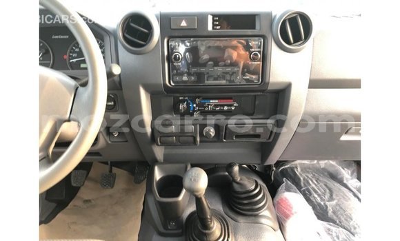 Comprar Importar Toyota Land Cruiser Branco Carro em Import - Dubai em Cabo Delgado Comprar Importar Toyota Land Cruiser Branco Carro em Import - Dubai em Cabo Delgado