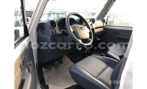 Comprar Importar Toyota Land Cruiser Branco Carro em Import - Dubai em Cabo Delgado Comprar Importar Toyota Land Cruiser Branco Carro em Import - Dubai em Cabo Delgado