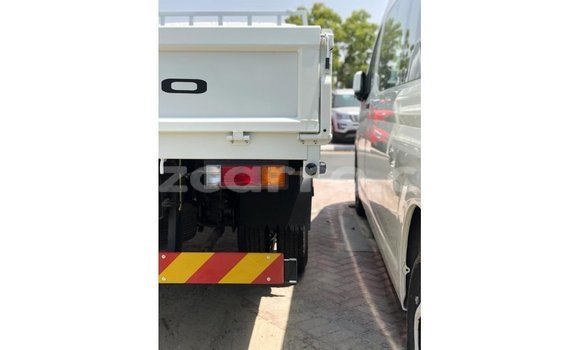 Buy Import Mitsubishi Canter White Truck in Import - Dubai in Cabo Delgado Buy Import Mitsubishi Canter White Truck in Import - Dubai in Cabo Delgado