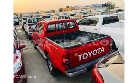 Tenga Imported Toyota Hilux Tsvuku Mota in Import - Dubai in Cabo Delgado Tenga Imported Toyota Hilux Tsvuku Mota in Import - Dubai in Cabo Delgado