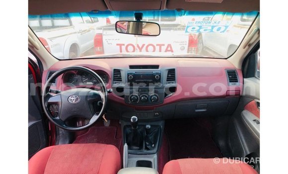 Tenga Imported Toyota Hilux Tsvuku Mota in Import - Dubai in Cabo Delgado Tenga Imported Toyota Hilux Tsvuku Mota in Import - Dubai in Cabo Delgado
