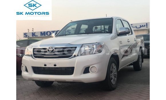 Tenga Imported Toyota Hilux Chena Mota in Import - Dubai in Cabo Delgado