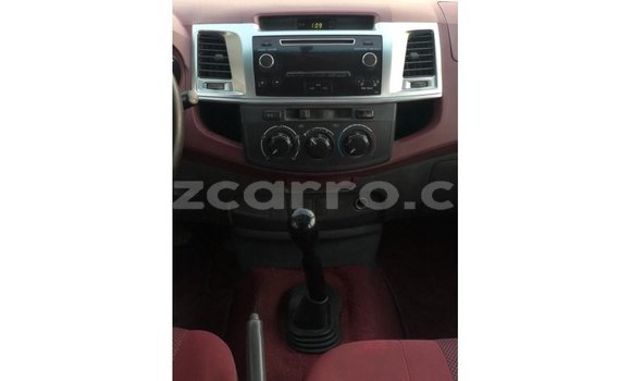 Comprar Importar Toyota Hilux Branco Carro em Import - Dubai em Cabo Delgado Comprar Importar Toyota Hilux Branco Carro em Import - Dubai em Cabo Delgado