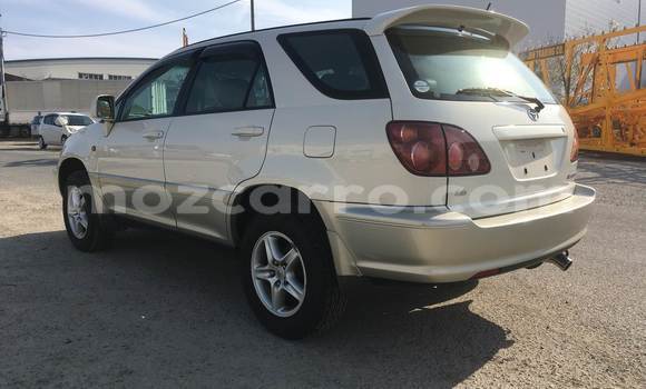 Nunua Ilio tumika Toyota Harrier Nyeupe Gari ndani ya Maputo nchini Maputo Nunua Ilio tumika Toyota Harrier Nyeupe Gari ndani ya Maputo nchini Maputo