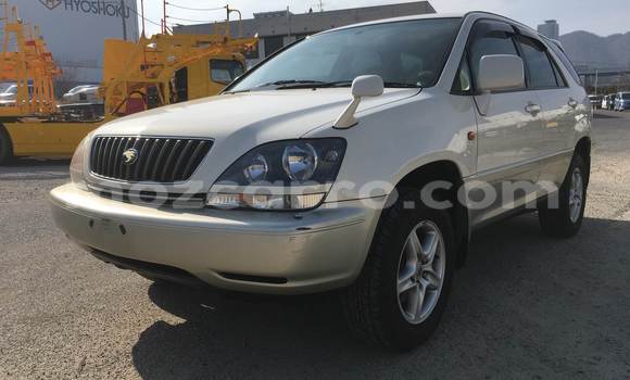 Nunua Ilio tumika Toyota Harrier Nyeupe Gari ndani ya Maputo nchini Maputo Nunua Ilio tumika Toyota Harrier Nyeupe Gari ndani ya Maputo nchini Maputo
