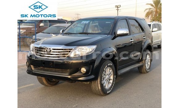 Nunua Imported Toyota Fortuner Nyeusi Gari ndani ya Import - Dubai nchini Cabo Delgado