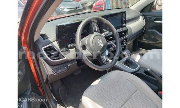 Tenga Imported Kia Carens Zvimwe Mota in Import - Dubai in Cabo Delgado Tenga Imported Kia Carens Zvimwe Mota in Import - Dubai in Cabo Delgado