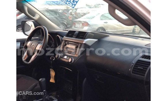 Nunua Imported Toyota Prado Nyeupe Gari ndani ya Import - Dubai nchini Cabo Delgado Nunua Imported Toyota Prado Nyeupe Gari ndani ya Import - Dubai nchini Cabo Delgado