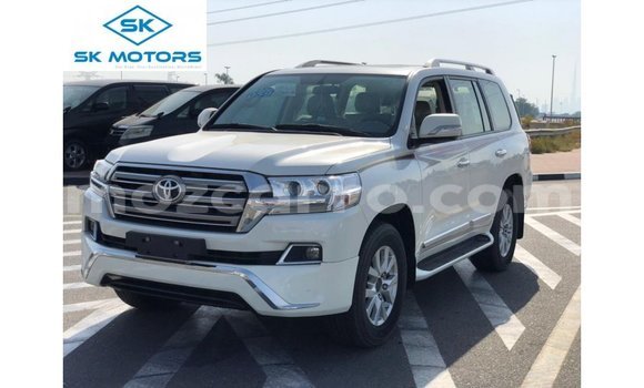 Comprar Importar Toyota Land Cruiser Branco Carro em Import - Dubai em Cabo Delgado