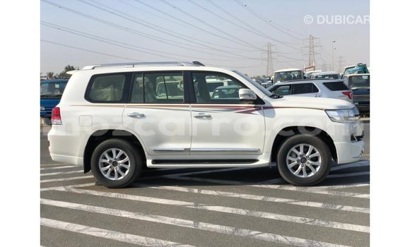 Nunua Imported Toyota Land Cruiser Nyeupe Gari ndani ya Import - Dubai nchini Cabo Delgado Nunua Imported Toyota Land Cruiser Nyeupe Gari ndani ya Import - Dubai nchini Cabo Delgado