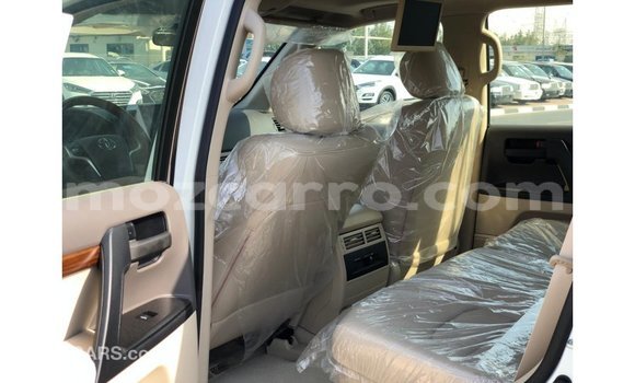 Nunua Imported Toyota Land Cruiser Nyeupe Gari ndani ya Import - Dubai nchini Cabo Delgado Nunua Imported Toyota Land Cruiser Nyeupe Gari ndani ya Import - Dubai nchini Cabo Delgado