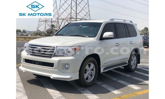 Comprar Importar Toyota Land Cruiser Branco Carro em Import - Dubai em Cabo Delgado