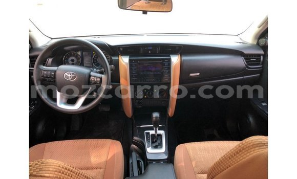 Nunua Imported Toyota Fortuner Nyeupe Gari ndani ya Import - Dubai nchini Cabo Delgado Nunua Imported Toyota Fortuner Nyeupe Gari ndani ya Import - Dubai nchini Cabo Delgado