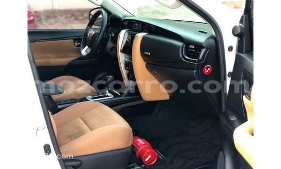 Nunua Imported Toyota Fortuner Nyeupe Gari ndani ya Import - Dubai nchini Cabo Delgado Nunua Imported Toyota Fortuner Nyeupe Gari ndani ya Import - Dubai nchini Cabo Delgado