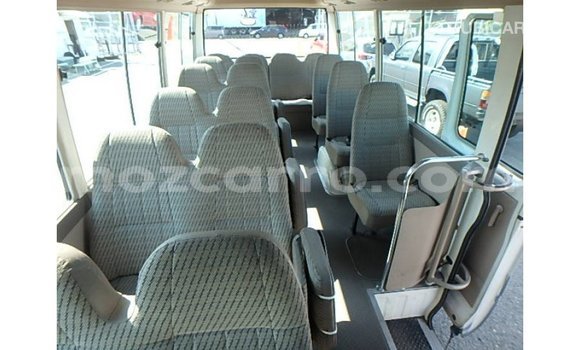 Nunua Imported Toyota Coaster Nyeupe Gari ndani ya Import - Dubai nchini Cabo Delgado Nunua Imported Toyota Coaster Nyeupe Gari ndani ya Import - Dubai nchini Cabo Delgado