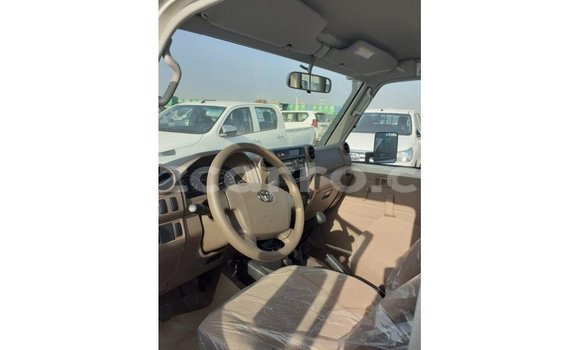 Buy Import Toyota Land Cruiser White Car in Import - Dubai in Cabo Delgado Buy Import Toyota Land Cruiser White Car in Import - Dubai in Cabo Delgado