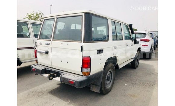 Nunua Imported Toyota Land Cruiser Nyeupe Gari ndani ya Import - Dubai nchini Cabo Delgado Nunua Imported Toyota Land Cruiser Nyeupe Gari ndani ya Import - Dubai nchini Cabo Delgado
