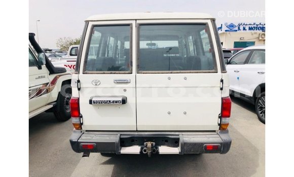 Nunua Imported Toyota Land Cruiser Nyeupe Gari ndani ya Import - Dubai nchini Cabo Delgado Nunua Imported Toyota Land Cruiser Nyeupe Gari ndani ya Import - Dubai nchini Cabo Delgado