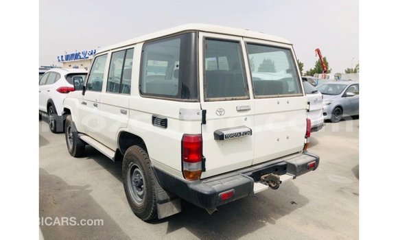 Nunua Imported Toyota Land Cruiser Nyeupe Gari ndani ya Import - Dubai nchini Cabo Delgado Nunua Imported Toyota Land Cruiser Nyeupe Gari ndani ya Import - Dubai nchini Cabo Delgado