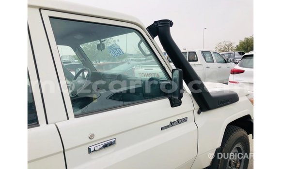 Nunua Imported Toyota Land Cruiser Nyeupe Gari ndani ya Import - Dubai nchini Cabo Delgado Nunua Imported Toyota Land Cruiser Nyeupe Gari ndani ya Import - Dubai nchini Cabo Delgado