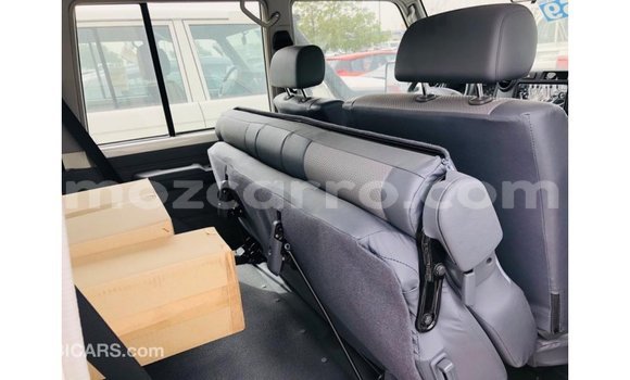 Nunua Imported Toyota Land Cruiser Nyeupe Gari ndani ya Import - Dubai nchini Cabo Delgado Nunua Imported Toyota Land Cruiser Nyeupe Gari ndani ya Import - Dubai nchini Cabo Delgado