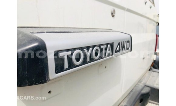 Nunua Imported Toyota Land Cruiser Nyeupe Gari ndani ya Import - Dubai nchini Cabo Delgado Nunua Imported Toyota Land Cruiser Nyeupe Gari ndani ya Import - Dubai nchini Cabo Delgado