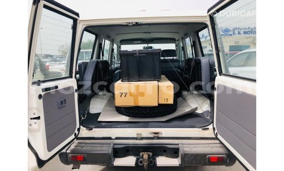 Nunua Imported Toyota Land Cruiser Nyeupe Gari ndani ya Import - Dubai nchini Cabo Delgado Nunua Imported Toyota Land Cruiser Nyeupe Gari ndani ya Import - Dubai nchini Cabo Delgado