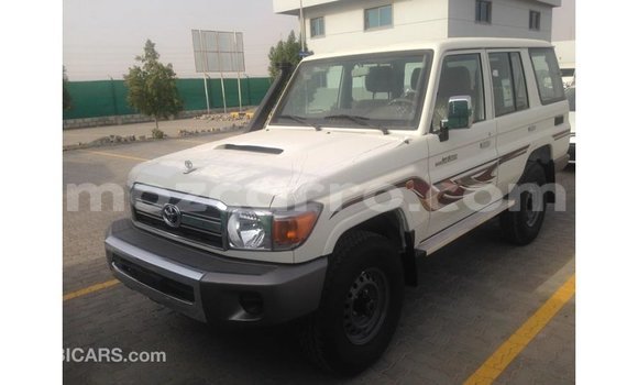 Tenga Imported Toyota Land Cruiser Chena Mota in Import - Dubai in Cabo Delgado Tenga Imported Toyota Land Cruiser Chena Mota in Import - Dubai in Cabo Delgado