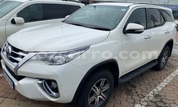 Tenga Tsaru Toyota Fortuner Chena Mota in Catandica in Manica