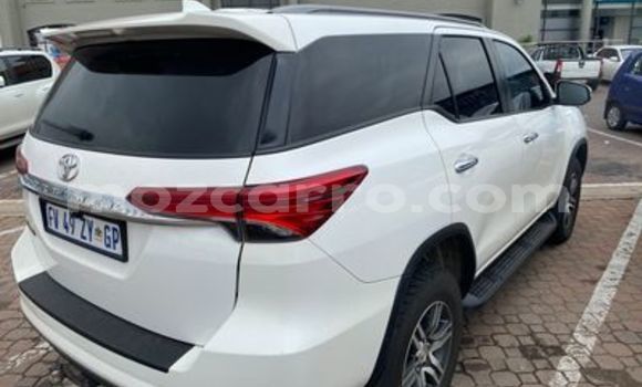 Comprar Usado Toyota Fortuner Branco Carro em Catandica em Manica Comprar Usado Toyota Fortuner Branco Carro em Catandica em Manica