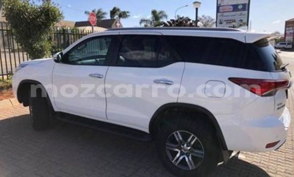 Comprar Usado Toyota Fortuner Branco Carro em Catandica em Manica Comprar Usado Toyota Fortuner Branco Carro em Catandica em Manica