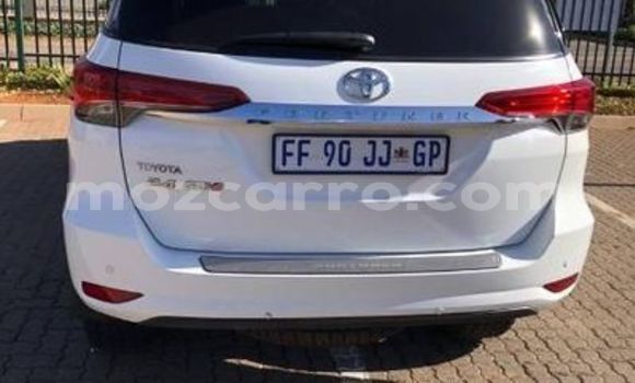 Comprar Usado Toyota Fortuner Branco Carro em Catandica em Manica Comprar Usado Toyota Fortuner Branco Carro em Catandica em Manica