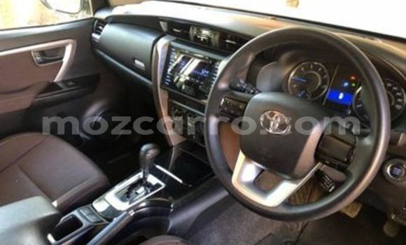 Comprar Usado Toyota Fortuner Branco Carro em Catandica em Manica Comprar Usado Toyota Fortuner Branco Carro em Catandica em Manica