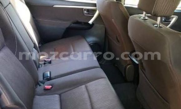Comprar Usado Toyota Fortuner Branco Carro em Catandica em Manica Comprar Usado Toyota Fortuner Branco Carro em Catandica em Manica