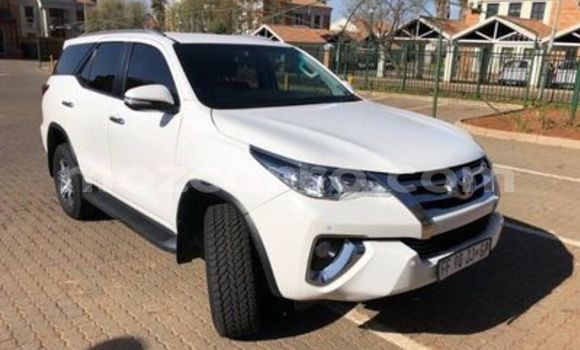 Comprar Usado Toyota Fortuner Branco Carro em Catandica em Manica Comprar Usado Toyota Fortuner Branco Carro em Catandica em Manica