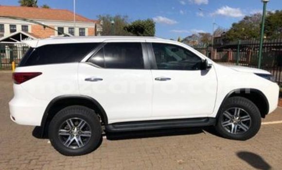 Comprar Usado Toyota Fortuner Branco Carro em Catandica em Manica Comprar Usado Toyota Fortuner Branco Carro em Catandica em Manica