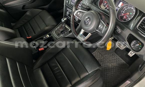 Comprar Usado Volkswagen Golf GTI Branco Carro em Beira em Sofala Comprar Usado Volkswagen Golf GTI Branco Carro em Beira em Sofala