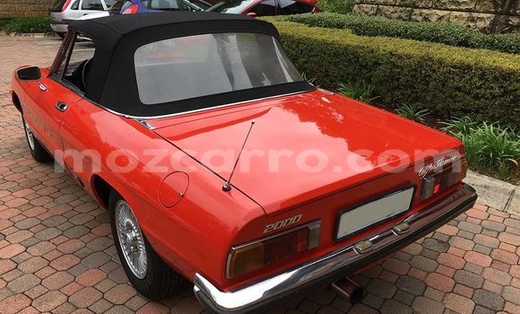 Tenga Tsaru Alfa Romeo Spider Tsvuku Mota in Achachinja in Tete Tenga Tsaru Alfa Romeo Spider Tsvuku Mota in Achachinja in Tete