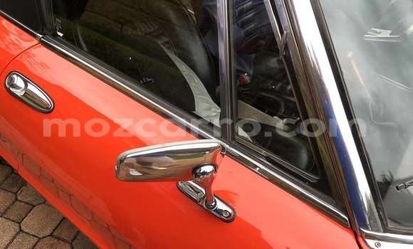 Tenga Tsaru Alfa Romeo Spider Tsvuku Mota in Achachinja in Tete Tenga Tsaru Alfa Romeo Spider Tsvuku Mota in Achachinja in Tete