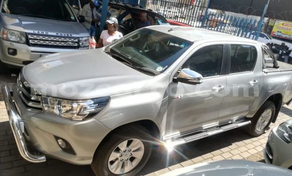 Buy Used Toyota Hilux Silver Car in Will change in Tete