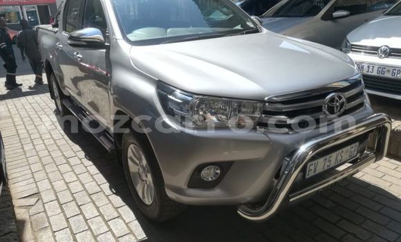 Comprar Usado Toyota Hilux Prata Carro em Mutarara em Tete Comprar Usado Toyota Hilux Prata Carro em Mutarara em Tete