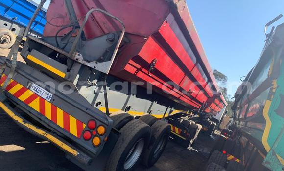 Buy Used Volvo F4 White Truck in Maputo in Maputo Buy Used Volvo F4 White Truck in Maputo in Maputo