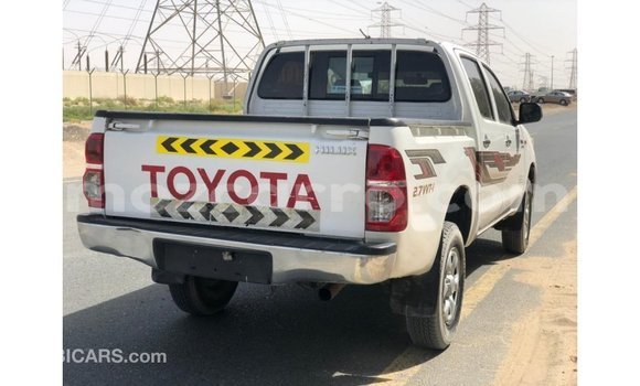 Comprar Importar Toyota Hilux Branco Carro em Import - Dubai em Cabo Delgado Comprar Importar Toyota Hilux Branco Carro em Import - Dubai em Cabo Delgado