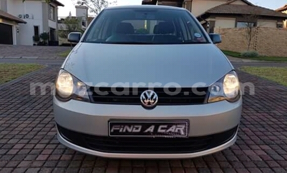Nunua Ilio tumika Volkswagen Polo Fedha Gari ndani ya Itabadilika nchini Tete