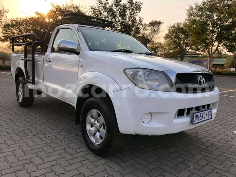 Big with watermark toyota hilux tete will change 8934