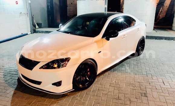 Buy Used Lexus IS White Car in Ancuabe in Cabo Delgado Buy Used Lexus IS White Car in Ancuabe in Cabo Delgado