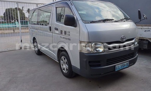 Comprar Usado Toyota Hiace Prata Carro em Ancuabe em Cabo Delgado
