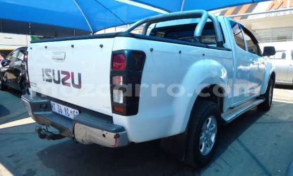 Comprar Usado Isuzu KB Branco Carro em Ancuabe em Cabo Delgado Comprar Usado Isuzu KB Branco Carro em Ancuabe em Cabo Delgado