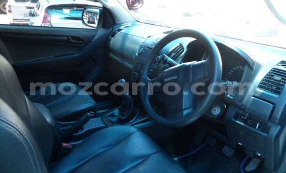 Comprar Usado Isuzu KB Branco Carro em Ancuabe em Cabo Delgado Comprar Usado Isuzu KB Branco Carro em Ancuabe em Cabo Delgado