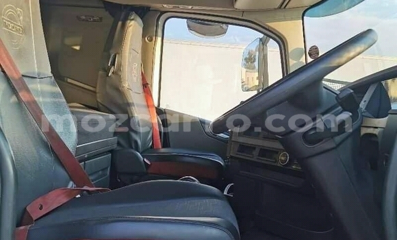 Buy Used Volvo F4 White Truck in Will change in Tete Buy Used Volvo F4 White Truck in Will change in Tete
